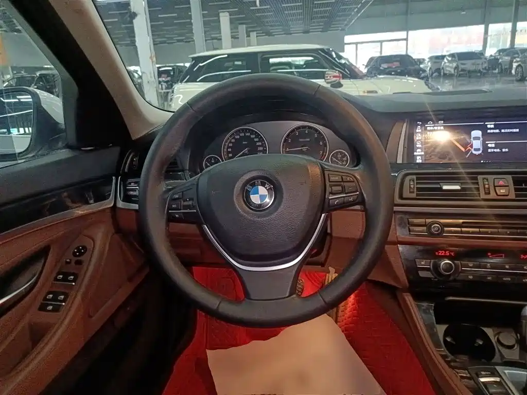 BMW 5 Series 2017 — фото 11