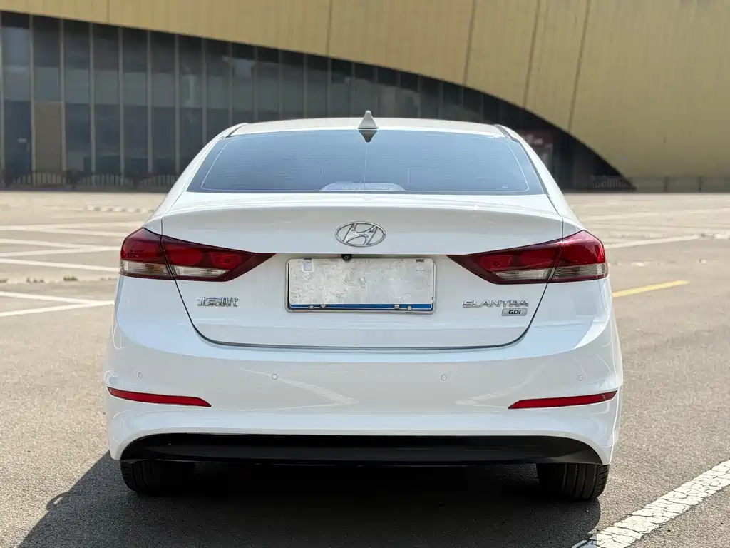 Hyundai Elantra 2017 — фото 8