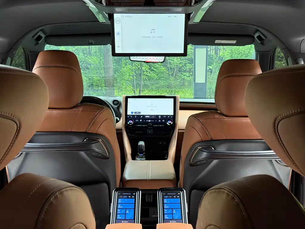 Toyota Alphard 2024 — фото 15