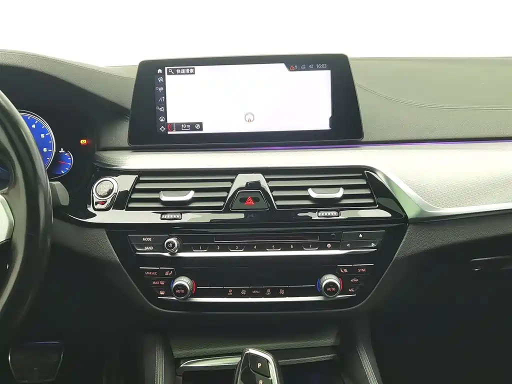 BMW 5 Series 2018 — фото 12