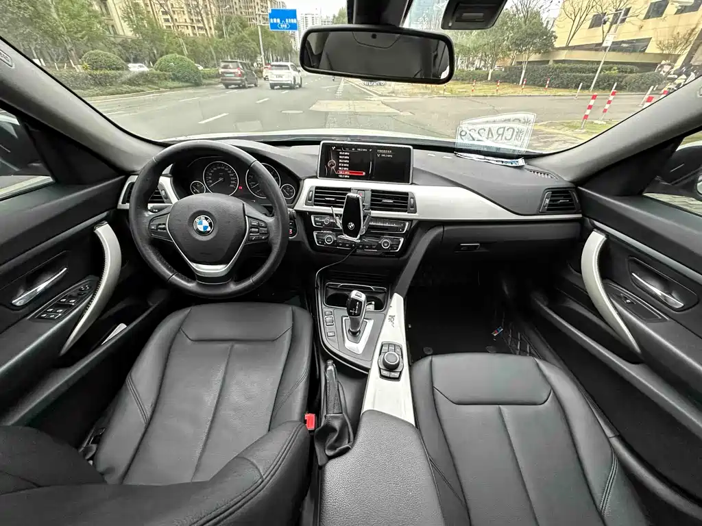 BMW 3 Series GT 2017 — фото 16