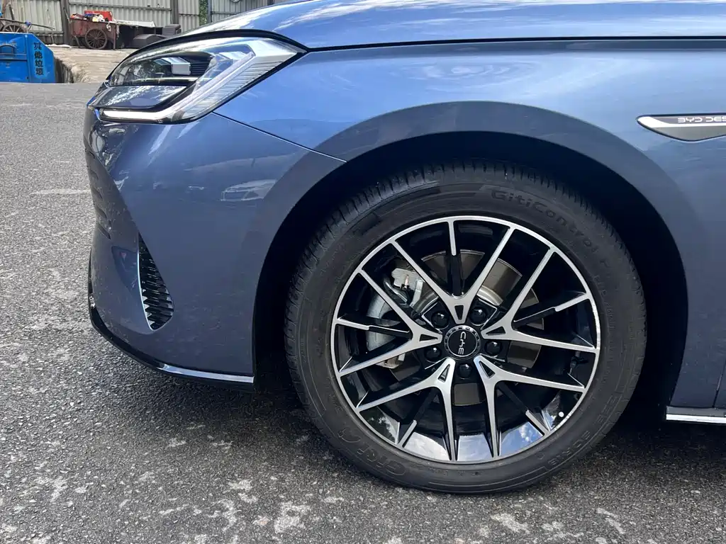 BYD Seal 07 DM-i 2025 — фото 5