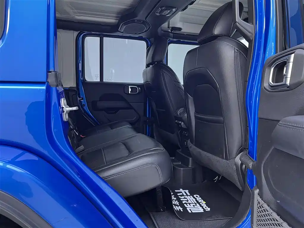 Jeep Wrangler 2023 — фото 19