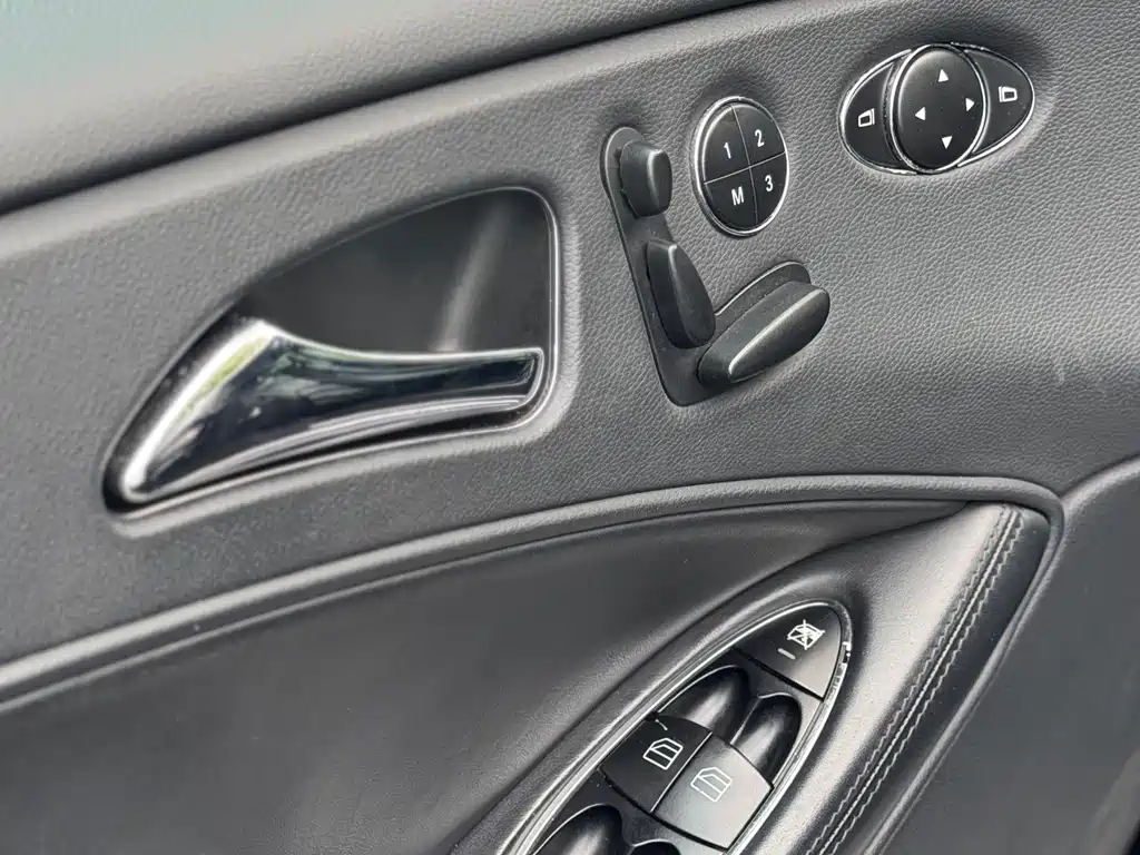 Mercedes-Benz CLS AMG 2010 — фото 21