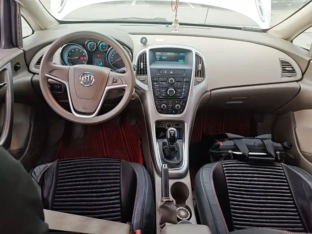 Buick Excelle 2015 — фото 10