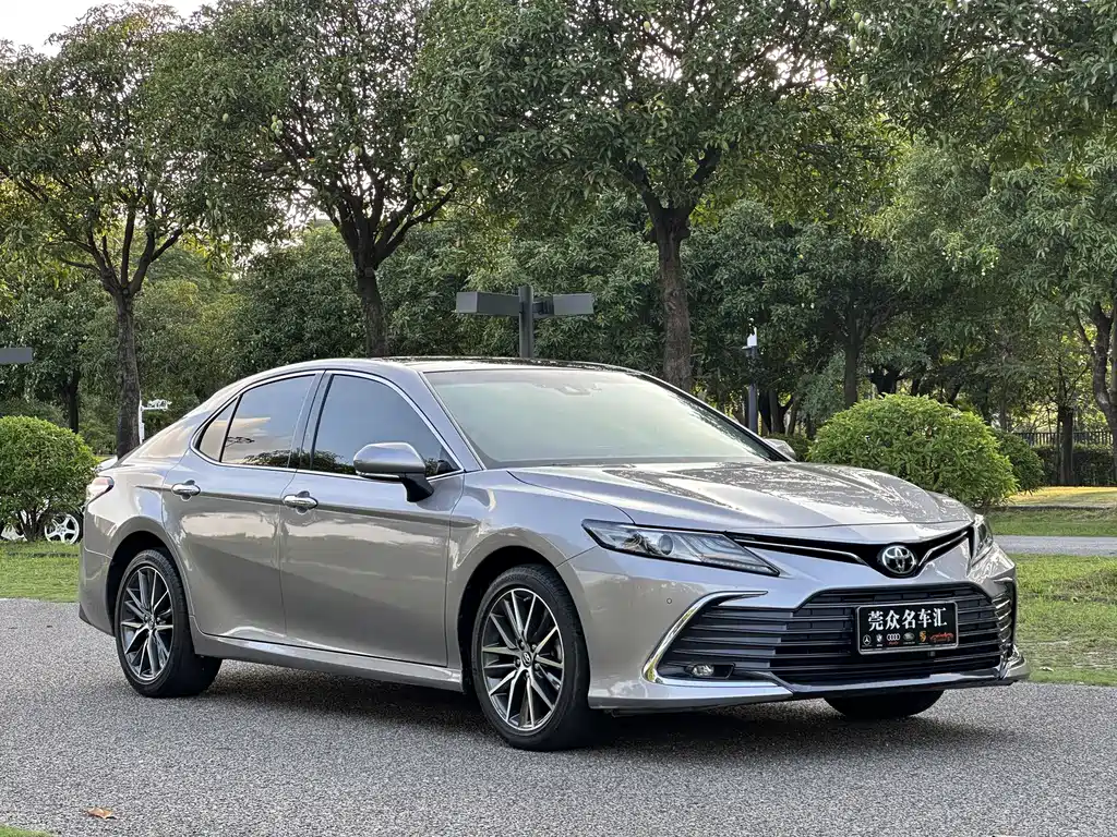 Toyota Camry 2023 — фото 3