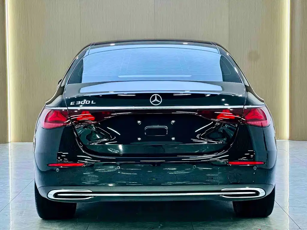 Mercedes-Benz E-Class 2025 — фото 4