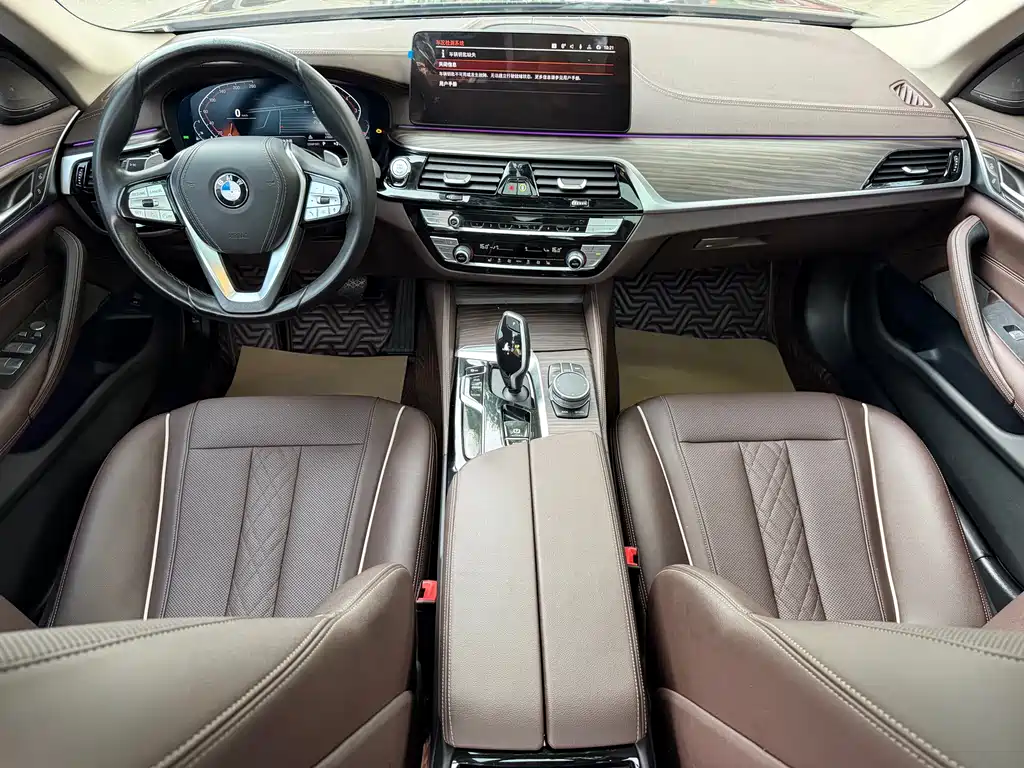 BMW 5 Series 2021 — фото 16