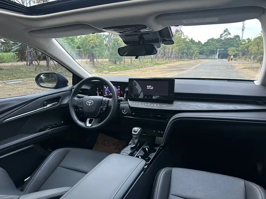 Toyota Camry 2024 — фото 13