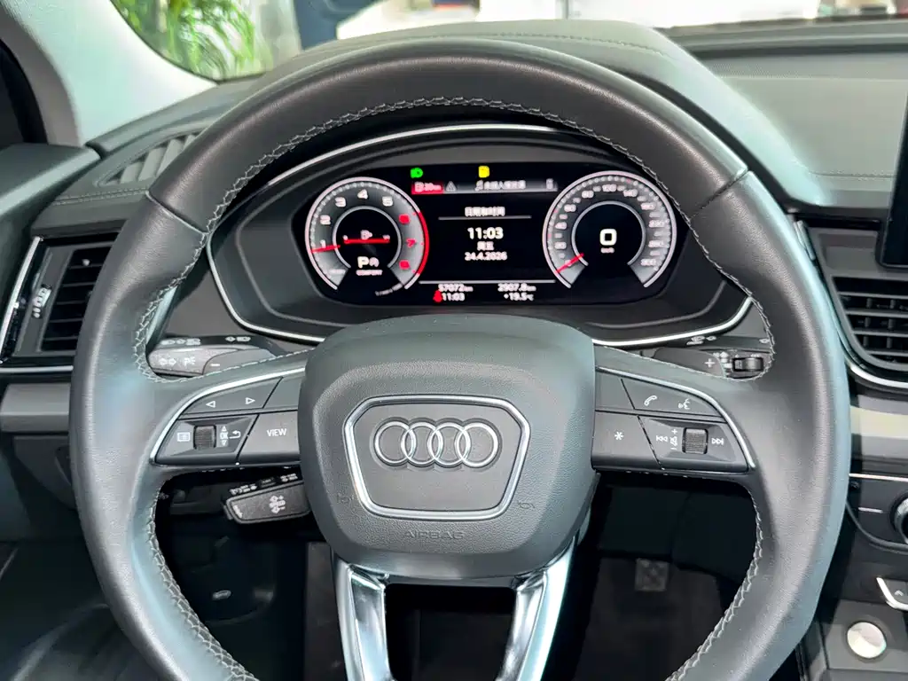Audi Q5L 2023 — фото 23