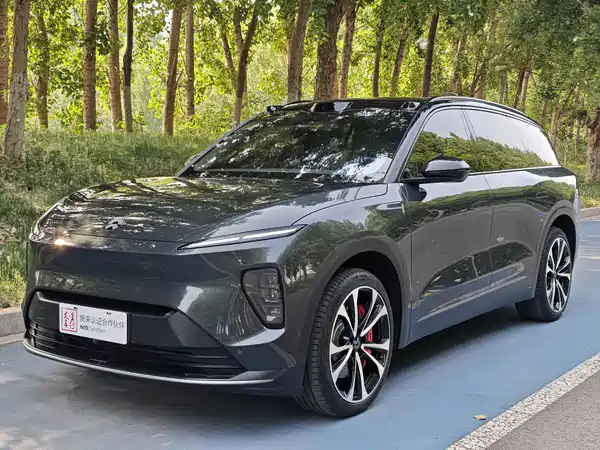 NIO ES8 2023