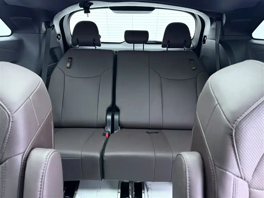 Toyota Granvia 2023 — фото 16