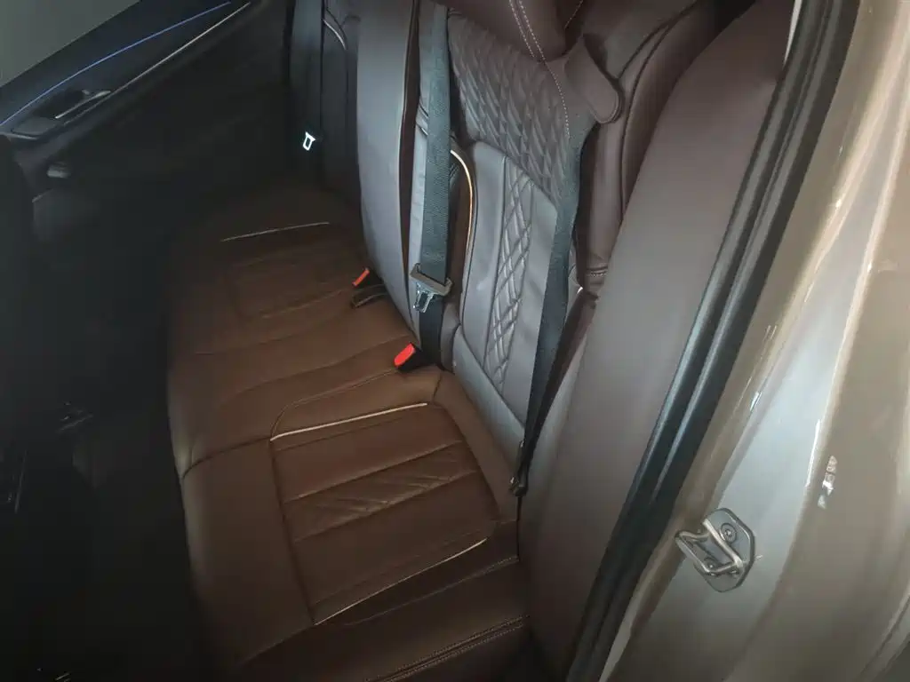 BMW 5 Series 2018 — фото 14