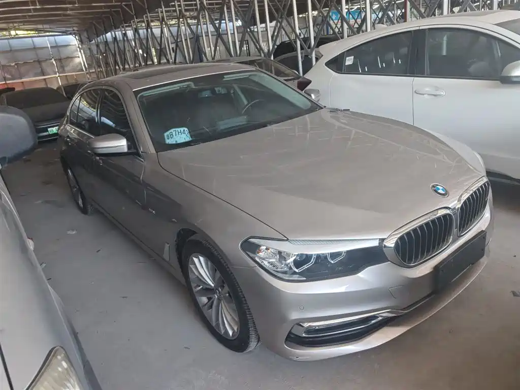 BMW 5 Series 2018 — фото 23
