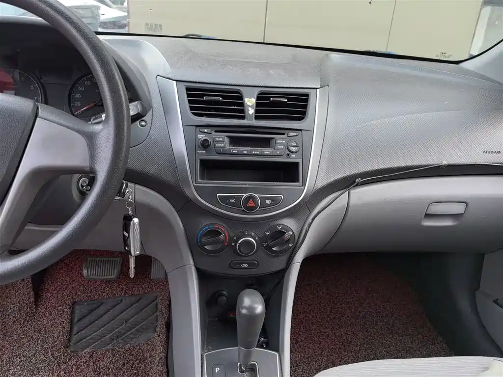 Hyundai Verna 2014 — фото 13