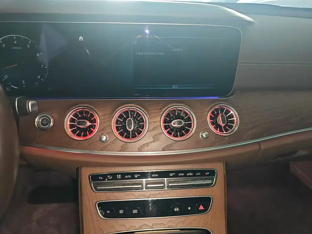 Mercedes-Benz E-Class 2022 — фото 13