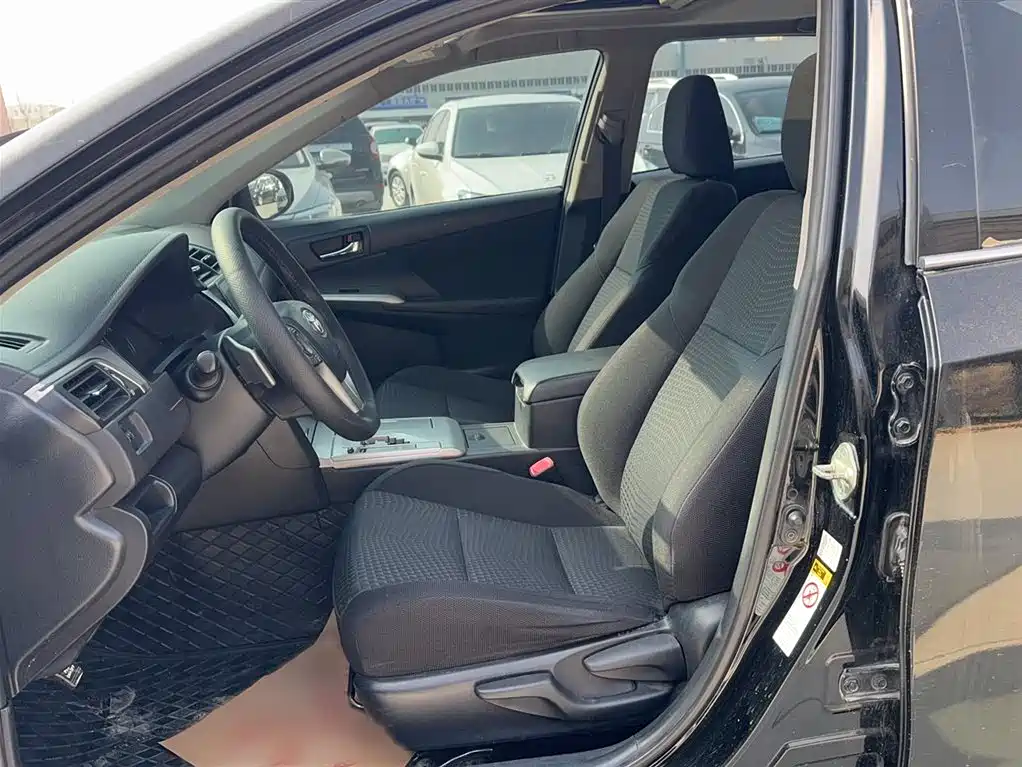 Toyota Camry 2016 — фото 13