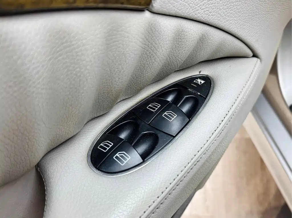 Mercedes-Benz E-Class 2007 — фото 23