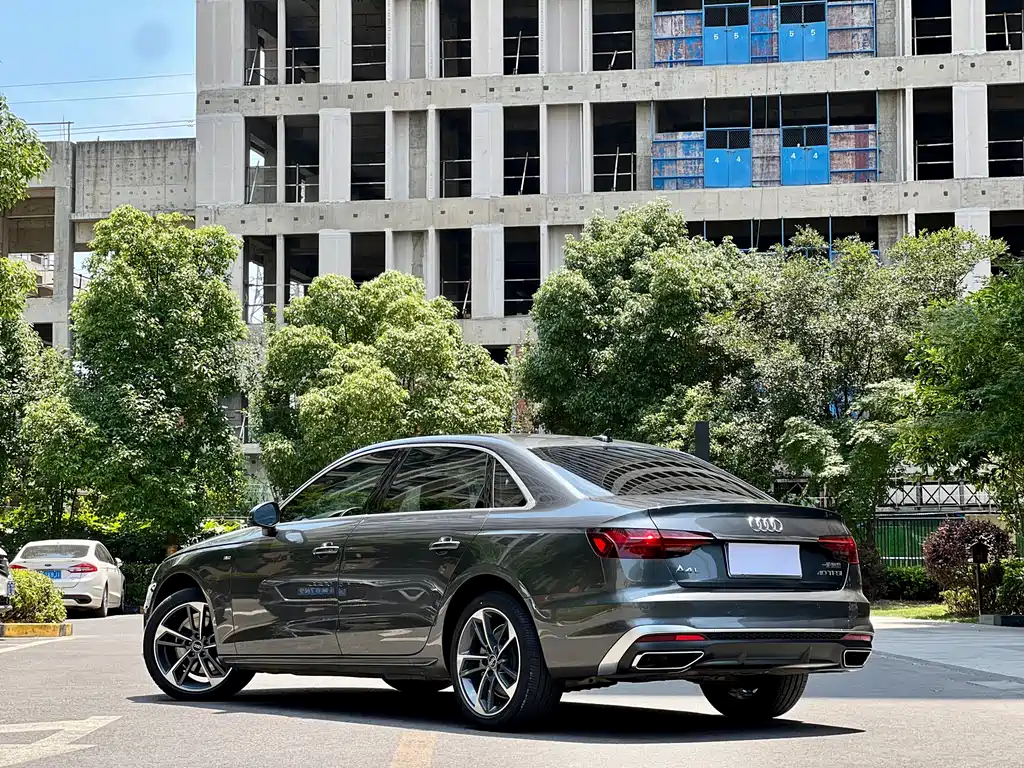 Audi A4L 2022 — фото 24