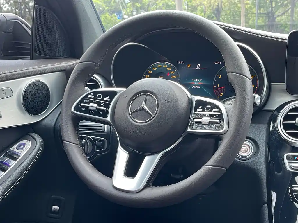 Mercedes-Benz GLC 2021 — фото 18