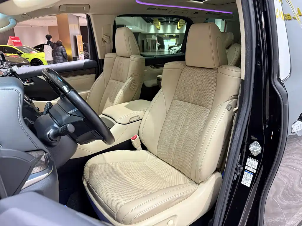 Toyota Vellfire 2020 — фото 23