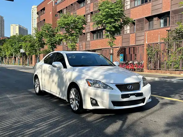 Lexus IS 2012