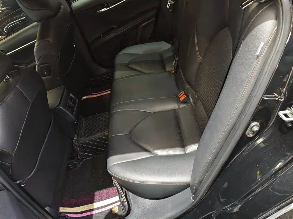 Toyota Camry 2020 — фото 17