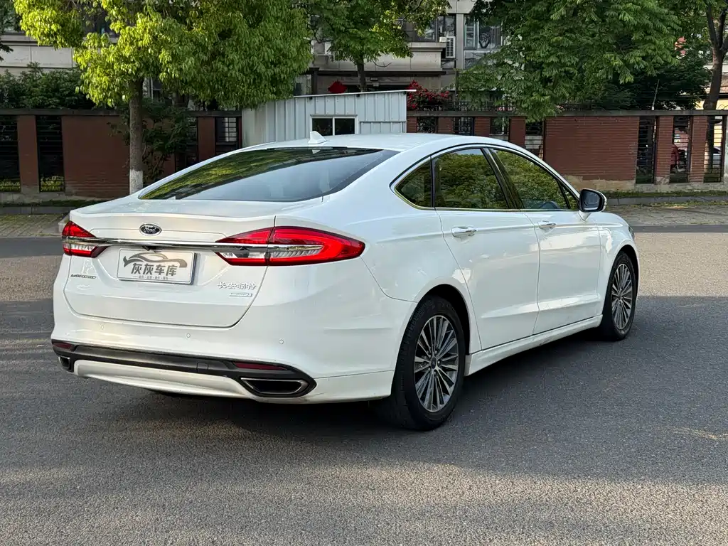 Ford Mondeo 2018 — фото 7