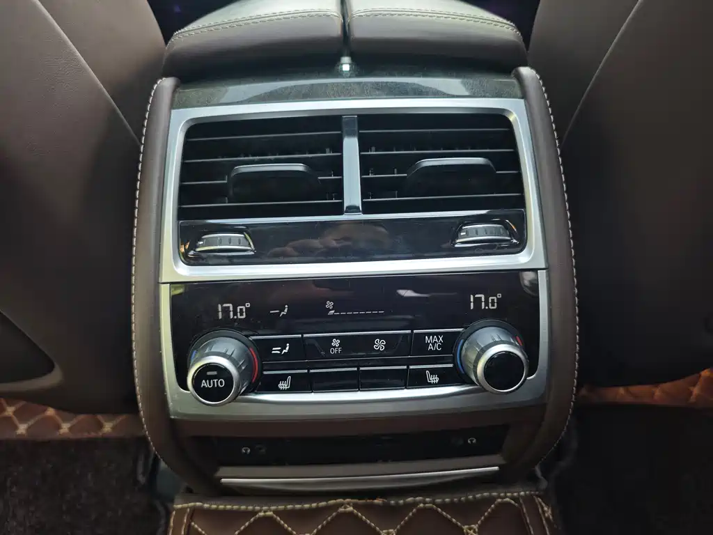 BMW 7 Series 2018 — фото 20
