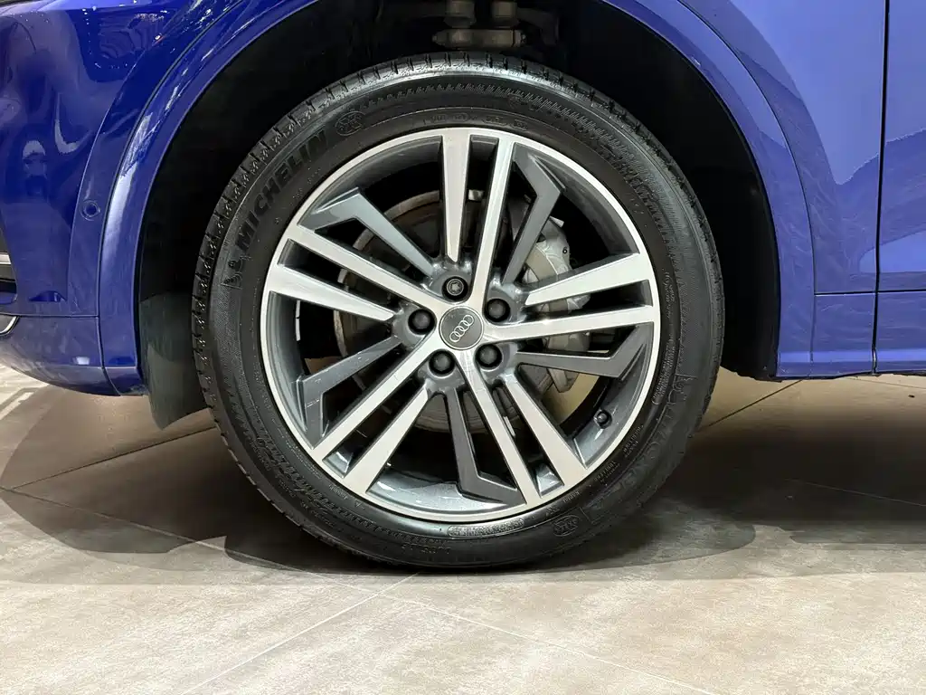 Audi Q5L 2021 — фото 27