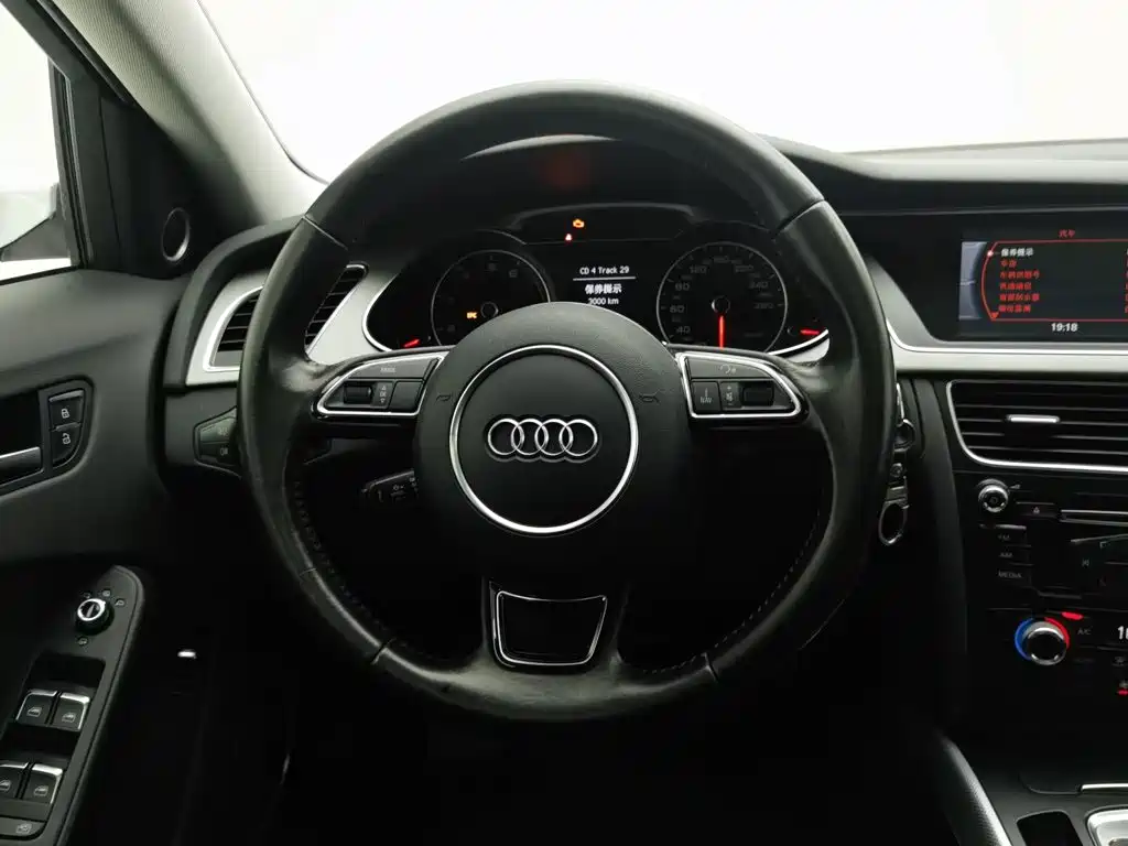 Audi A4L 2015 — фото 11