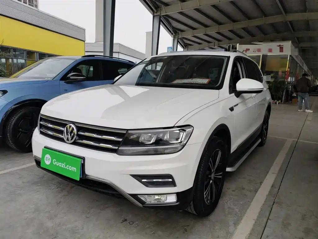 Volkswagen Tiguan L 2020 — фото 1
