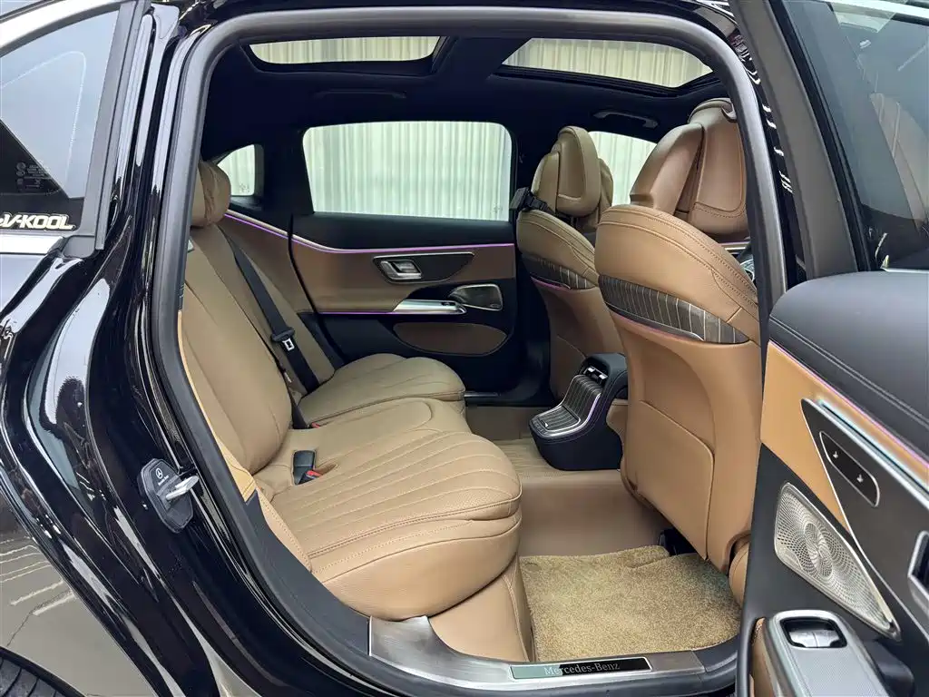 Mercedes-Benz E-Class 2025 — фото 12