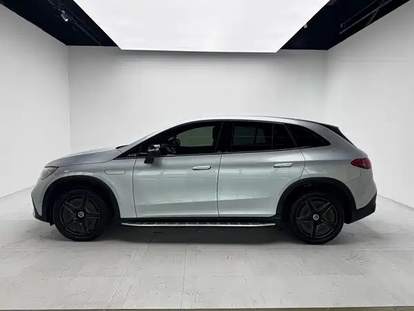 Mercedes-Benz EQE SUV 2023