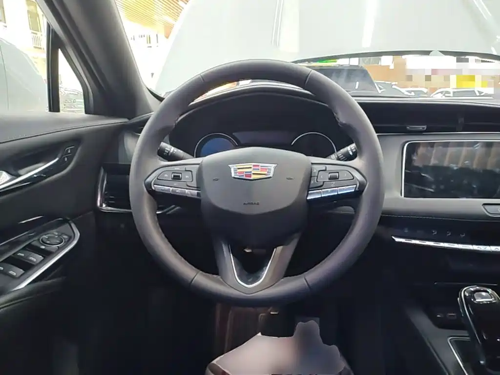 Cadillac XT4 2021 — фото 11