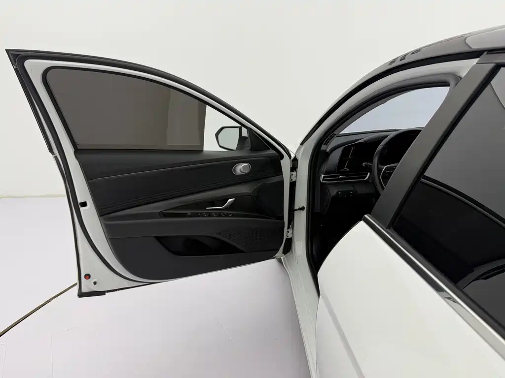 Hyundai Elantra 2021 — фото 21