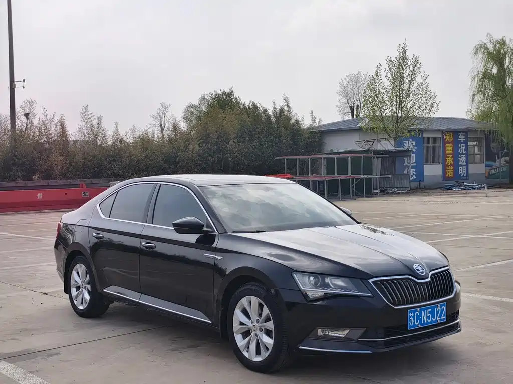 Skoda Superb 2018 — фото 3