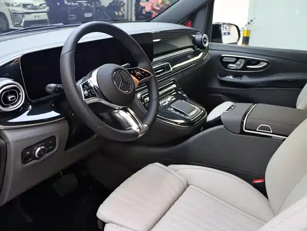 Mercedes-Benz V-Class 2024