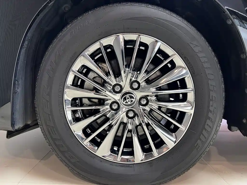 Toyota Alphard 2023 — фото 27