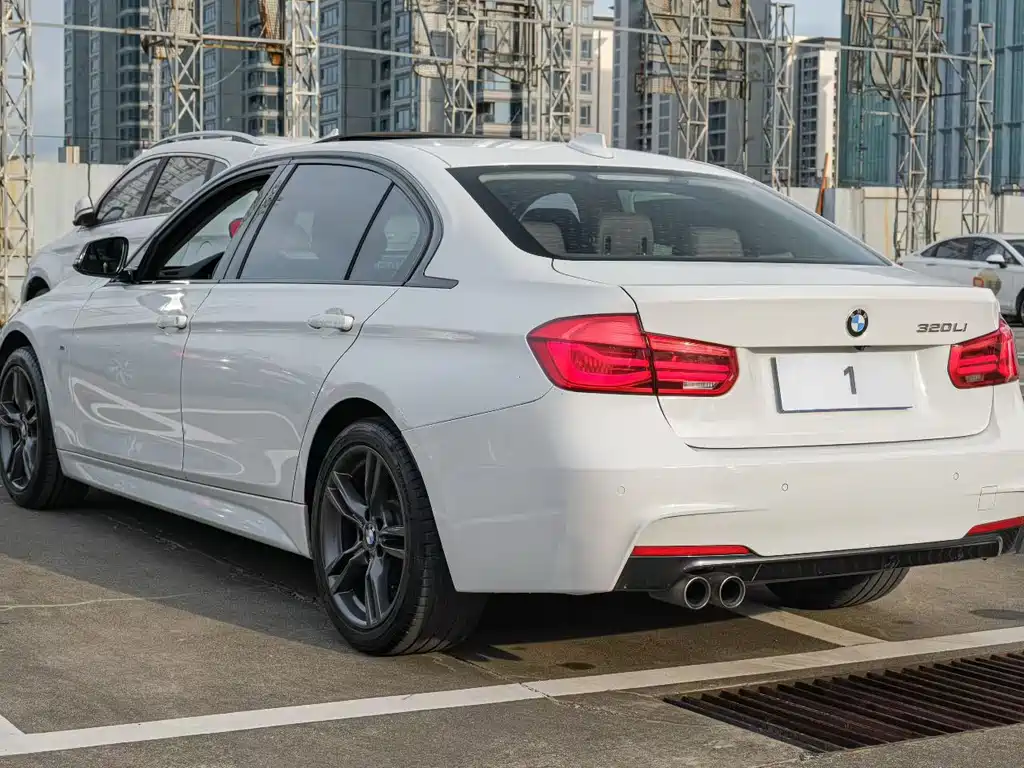 BMW 3 Series 2018 — фото 15