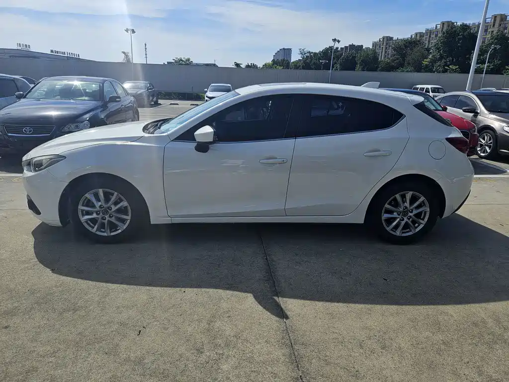 Mazda 3 Axela 2016