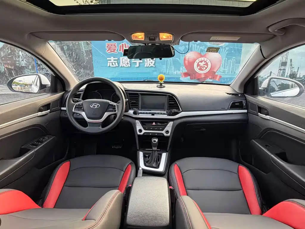 Hyundai Elantra 2016 — фото 13