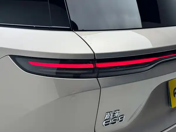 NIO ES8 2023