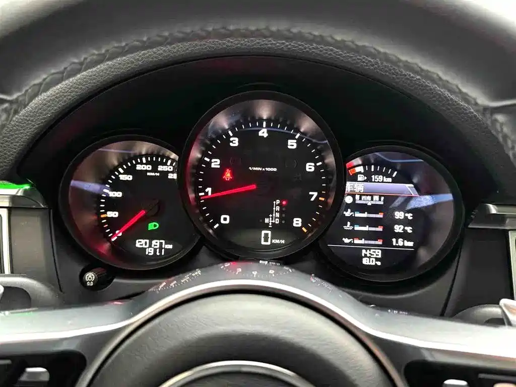 Porsche Macan 2015 — фото 14