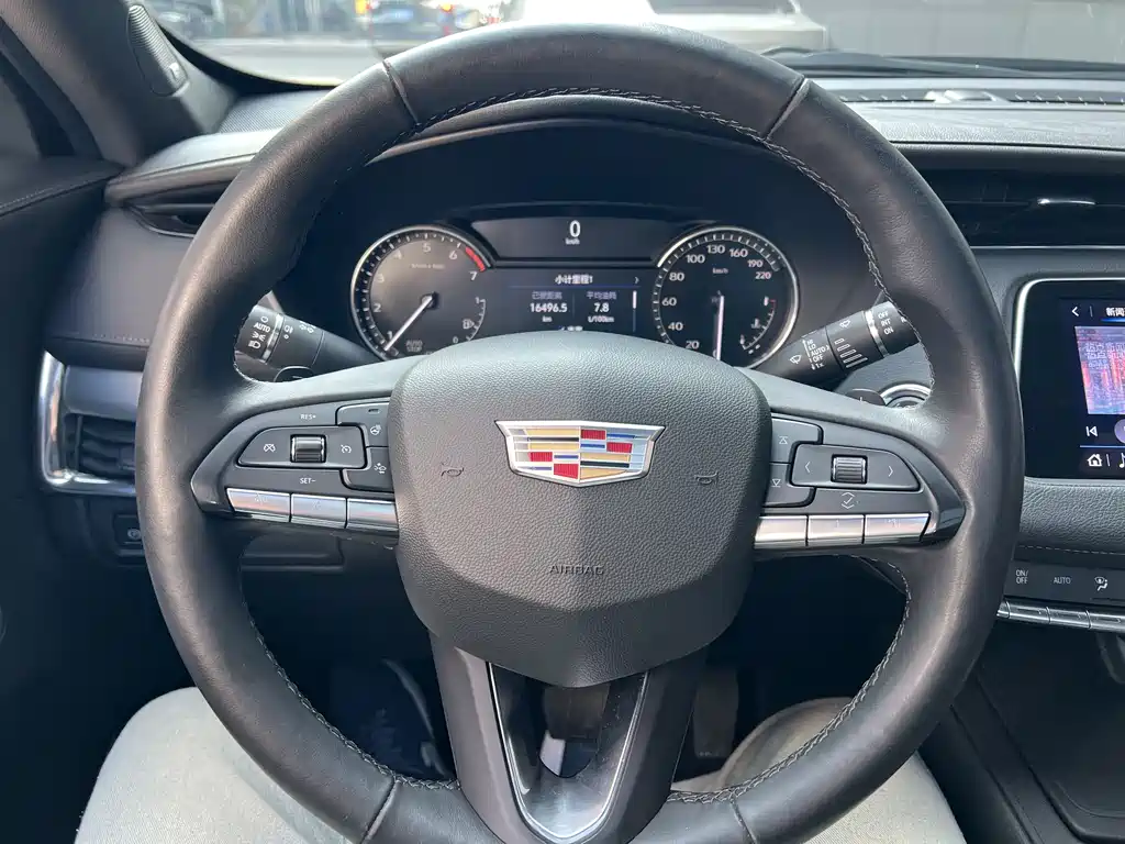 Cadillac XT4 2023 — фото 16