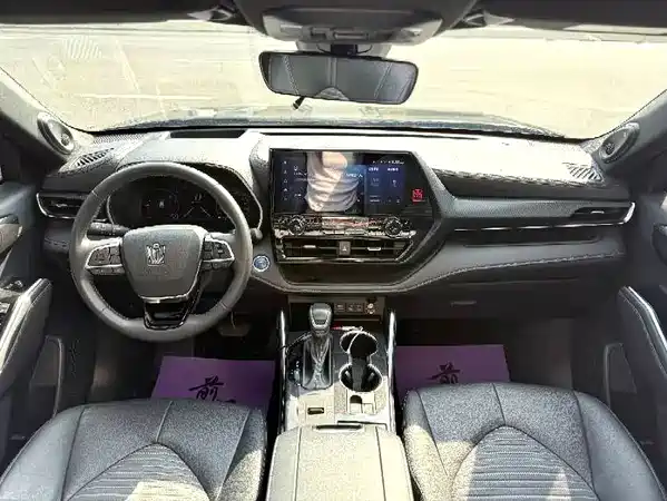 Toyota Crown Kluger 2022