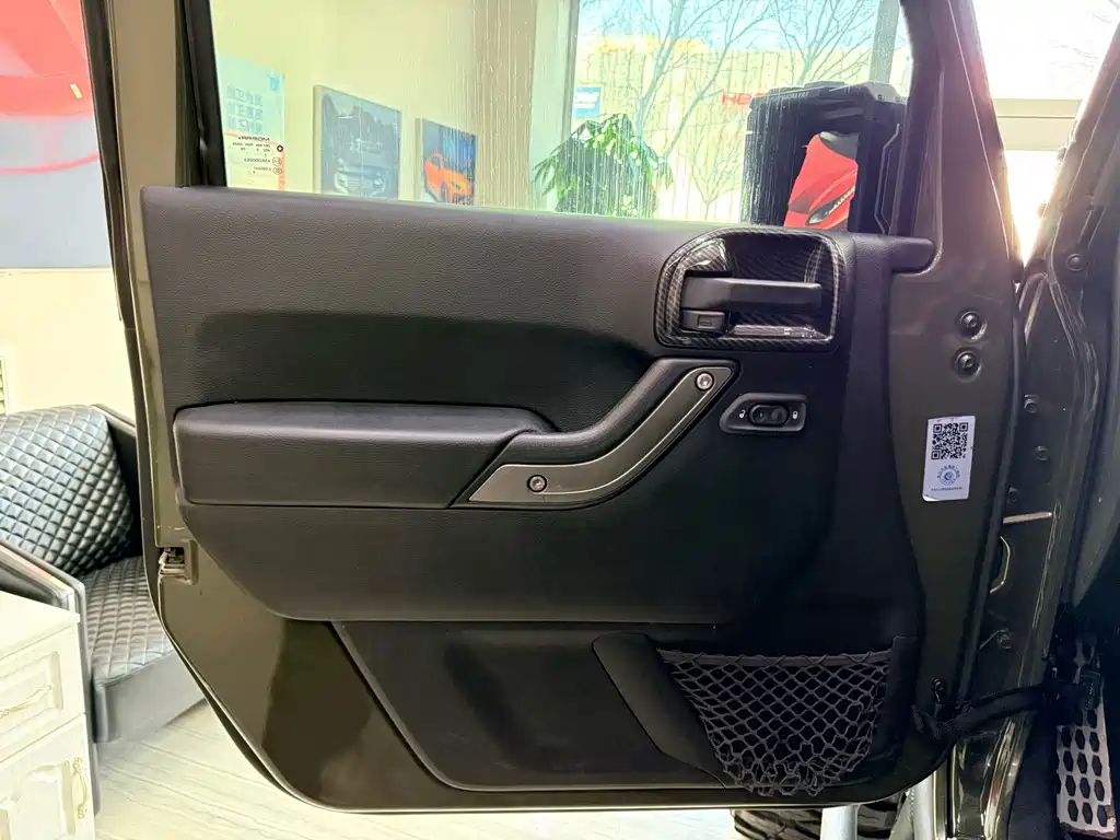 Jeep Wrangler 2016 — фото 14