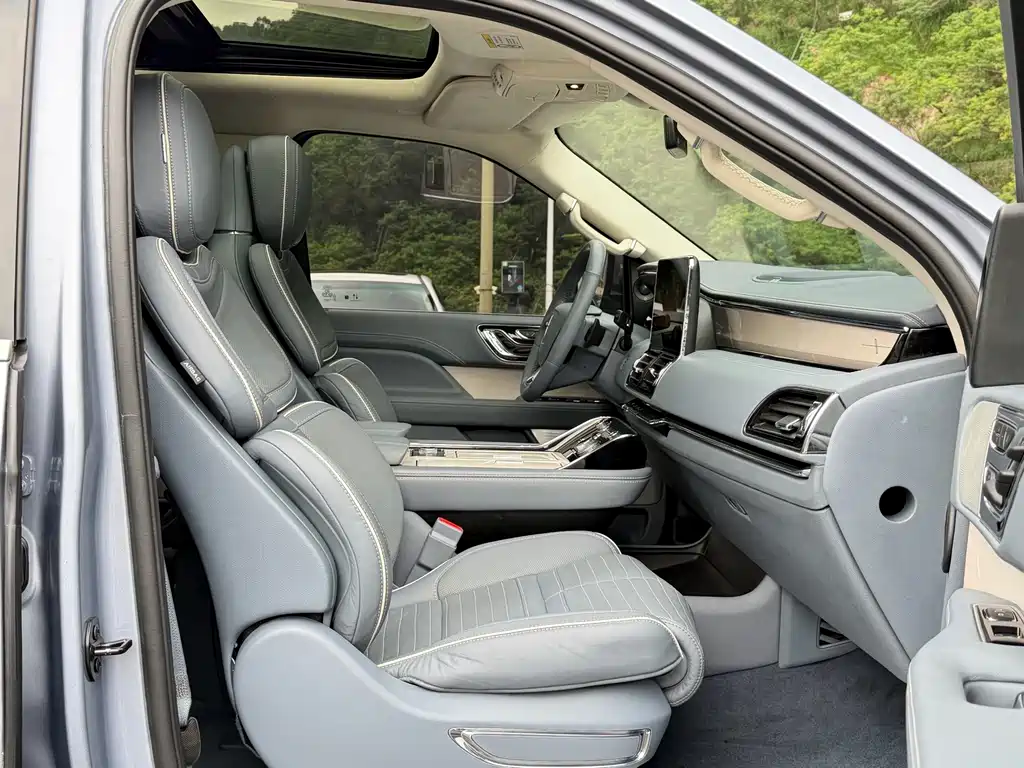 Lincoln Navigator 2021 — фото 12