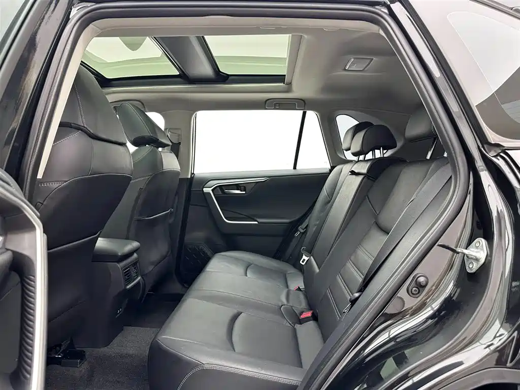 Toyota RAV4 2024 — фото 20