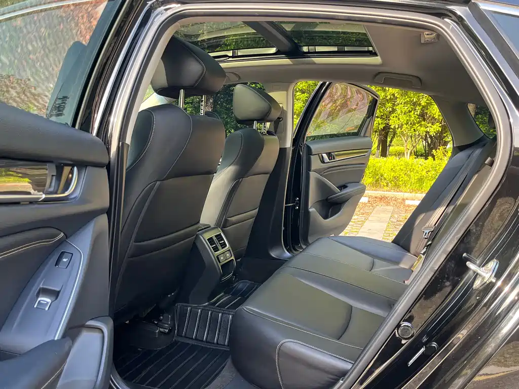 Honda Accord 2023 — фото 10